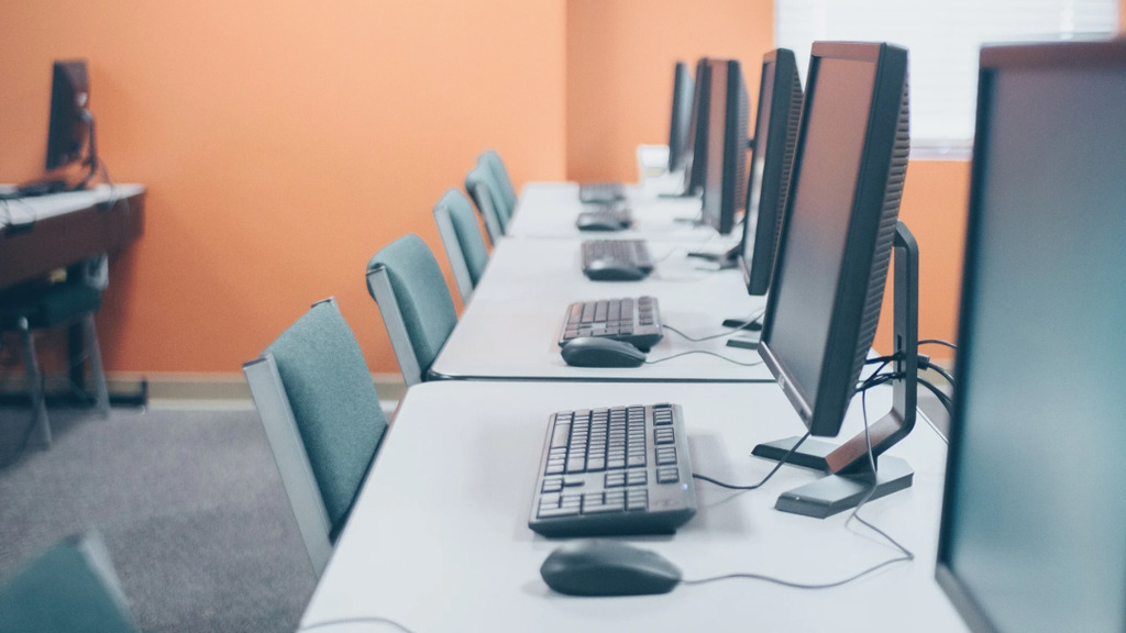 Curso de Informática Básica prepara jovens para o mercado de trabalho em Canoinhas