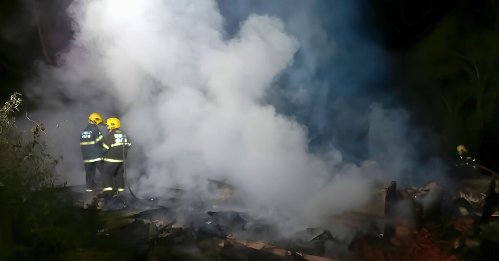 Bombeiros usam 9 mil litros de água para combater incêndio em residência de Salete