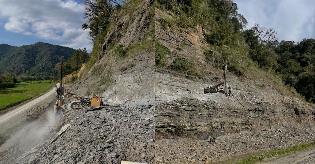 Rio do Campo realiza desmonte de rochas em pedreiras para atender obras e serviços