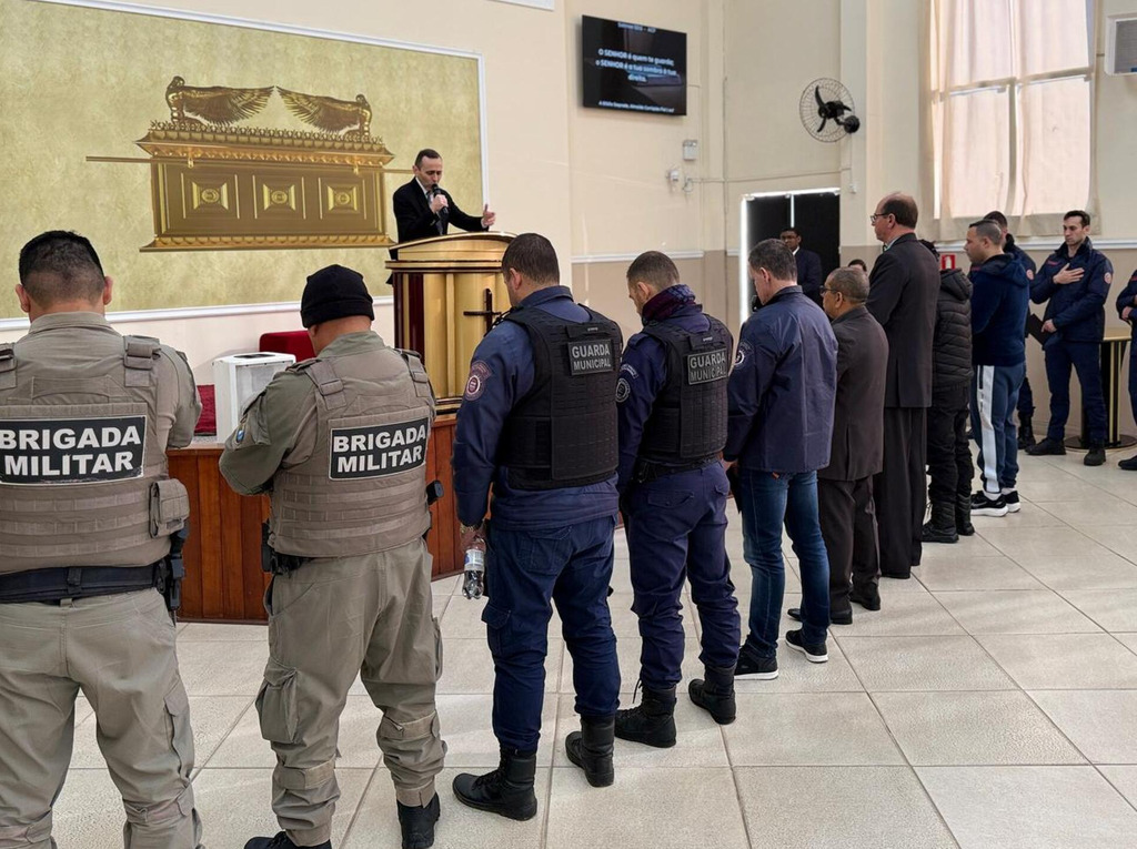PREFEITURA DE TORRES E FORÇAS DE SEGURANÇA SÃO HOMENAGEADAS EM EVENTO ESPECIAL DO DIA DO SOLDADO