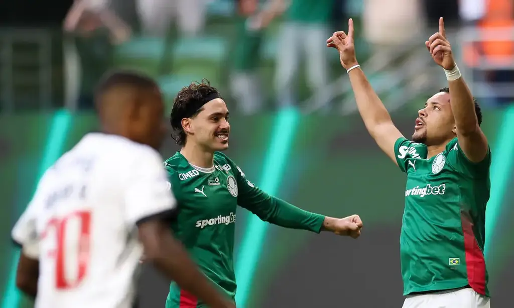 Palmeiras goleia Vasco e volta a abrir frente no Brasileirão: 4 a 1
