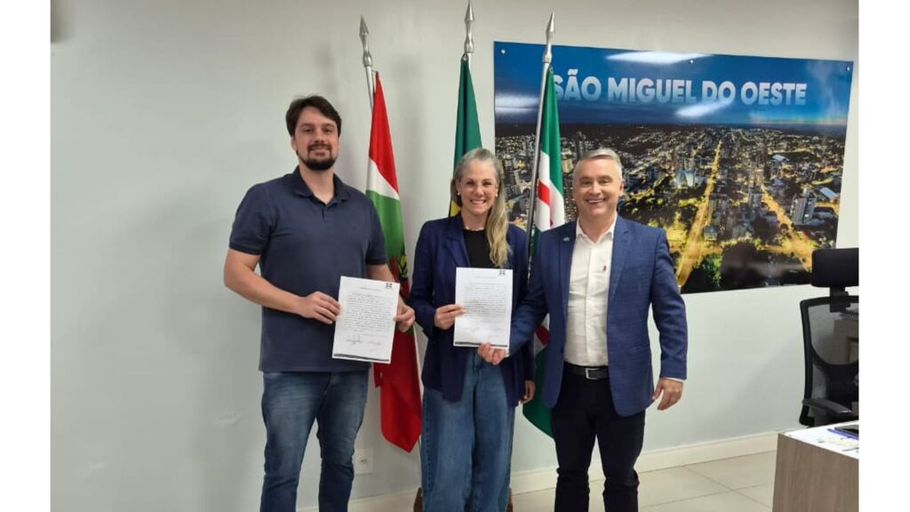 Assinadas ordens de serviço para obras de cercamento em duas escolas municipais