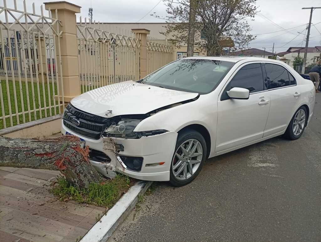 ACIDENTE É REGISTRADO NO CENTRO DE SÃO JOÃO DO SUL