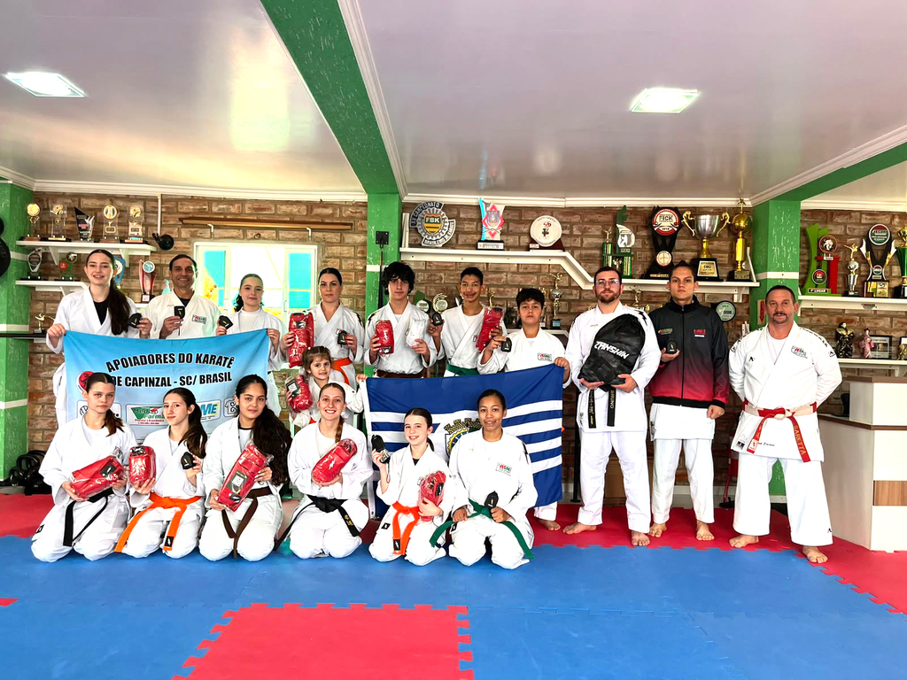 Associação Amigos do Karatê de Capinzal faz entrega de materiais esportivos aos Karatecas