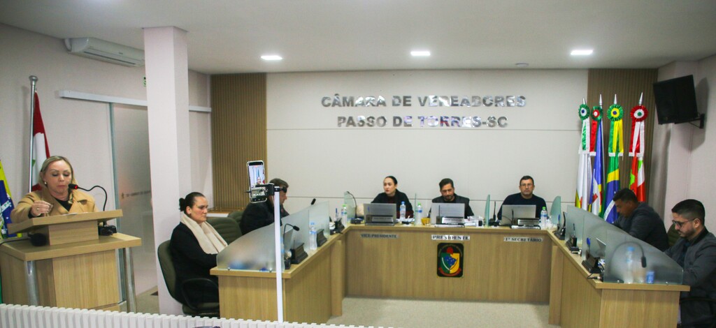 VEREADOR ROBISON DAITX ROLDÃO PRESIDE  A SESSÃO ORDINÁRIA DA CÂMARA DE VEREADORES DE PASSO DE TORRES