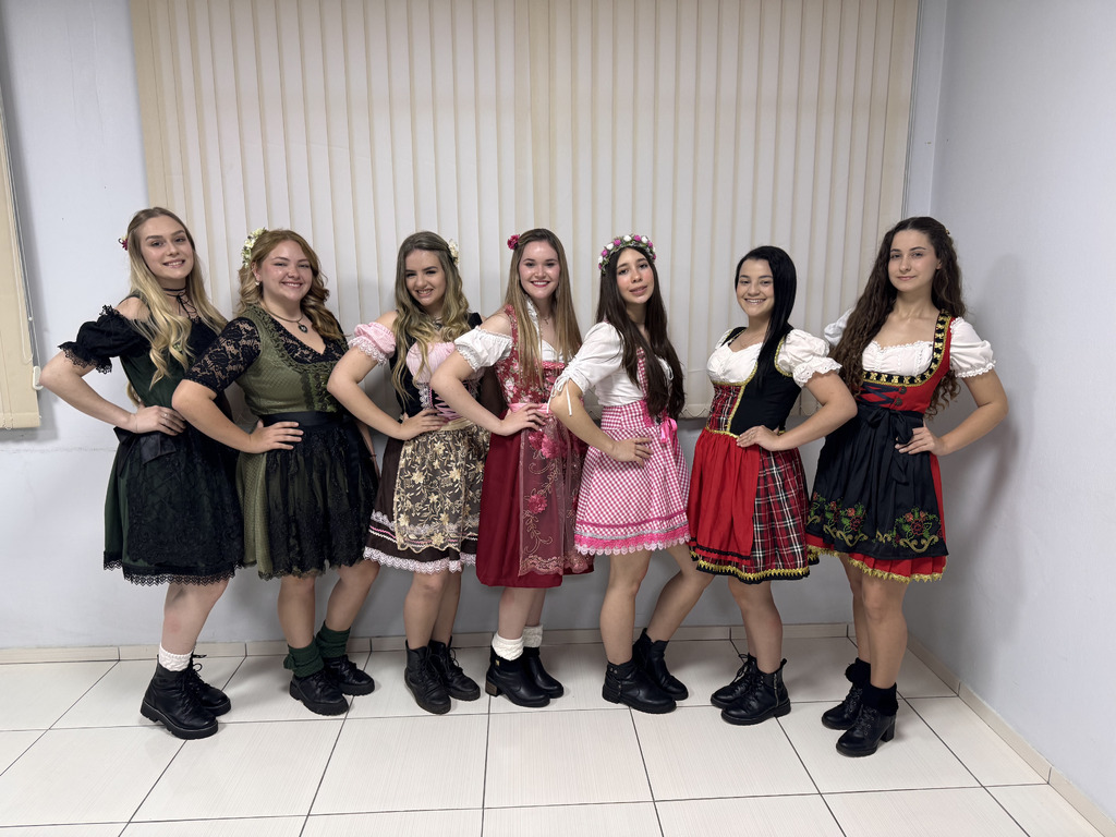 Sete candidatas concorrem a soberanas da 48ª Oktoberfest