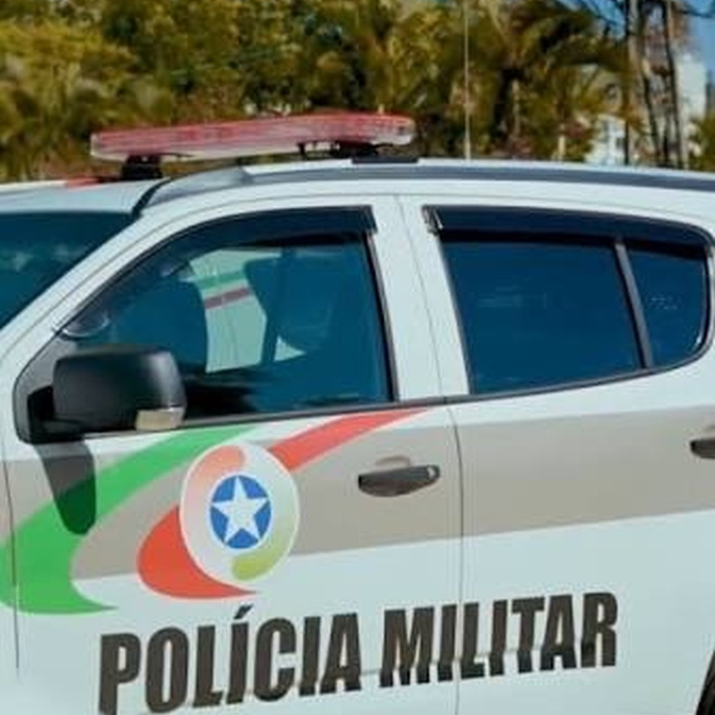 MULHER ACIONA A POLÍCIA RELATANDO TER SIDO AGREDIDA PELO MARIDO EM TRÊS COQUEIROS, SÃO JOÃO DO SUL