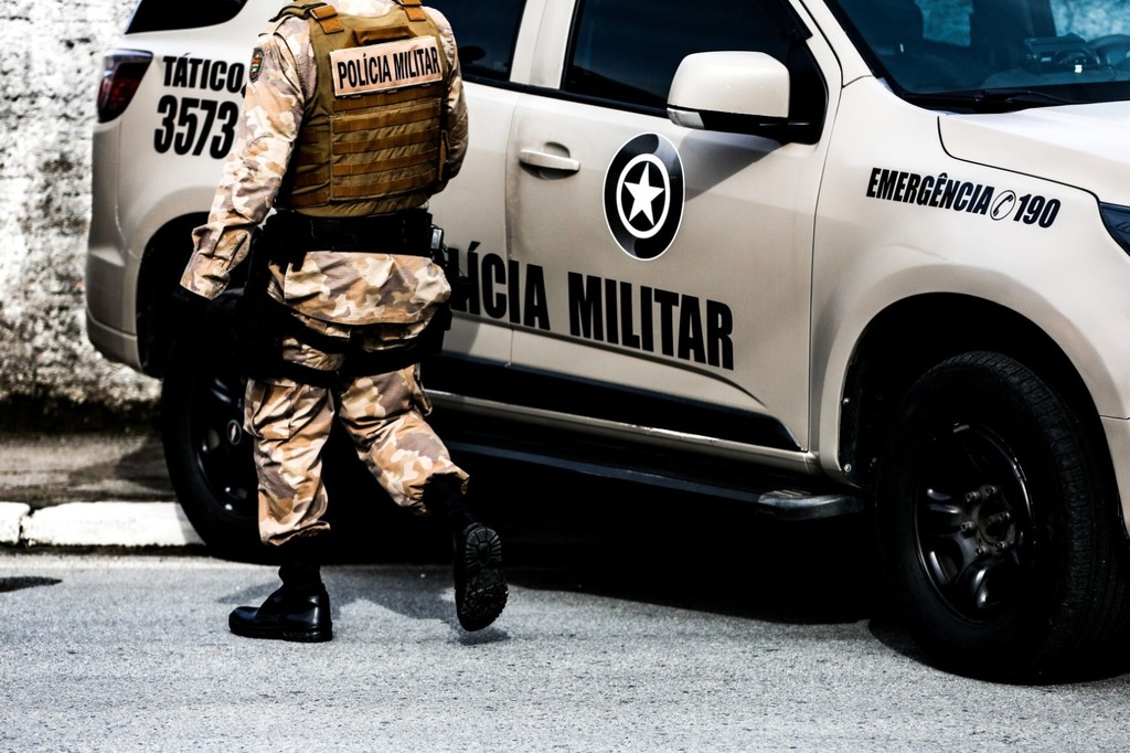 POLICIA MILITAR CUMPRE MANDADO DE PRISÃO CONTRA UM HOMEM DE 63 ANOS DE IDADE EM SANTA ROSA DO SUL