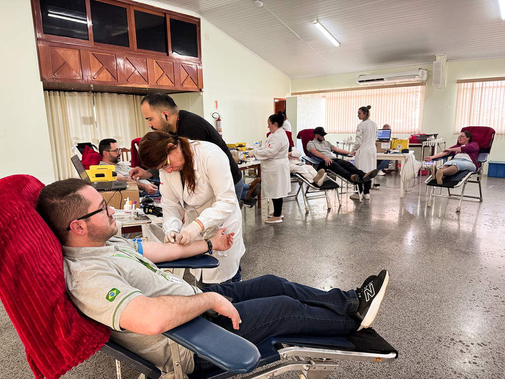 Solidariedade que salva vidas - Ação na Copercampos resulta na coleta de 160 bolsas de sangue