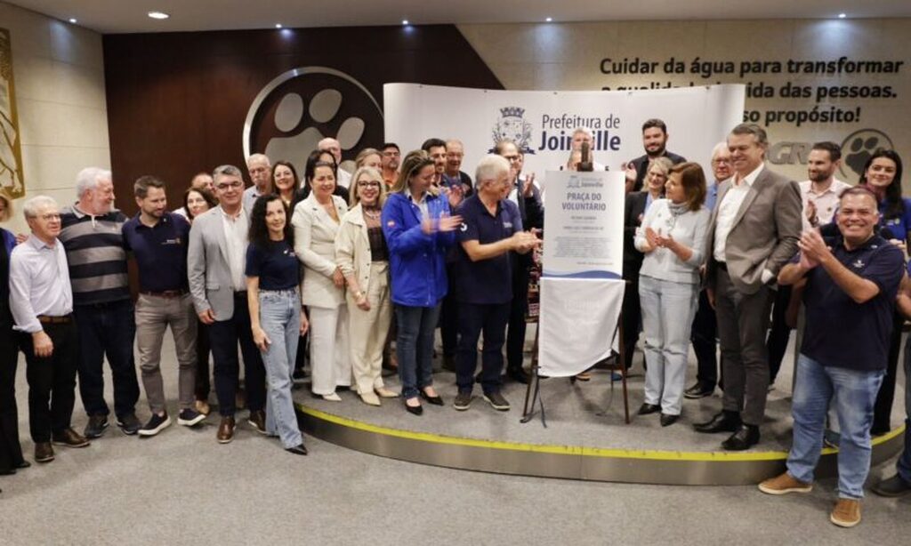 No Dia do Voluntariado, Prefeitura de Joinville homenageia Rotary Clubs e celebra os voluntários em nome de praça