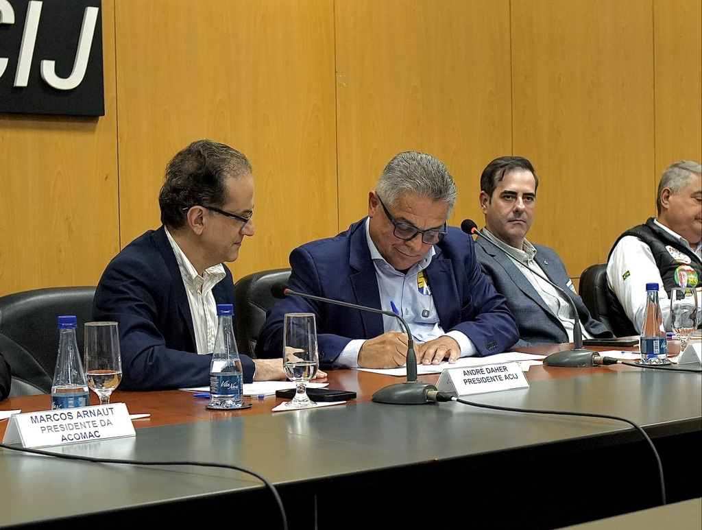 Em Joinville, João Rodrigues se compromete a reduzir presença do estado no setor produtivo