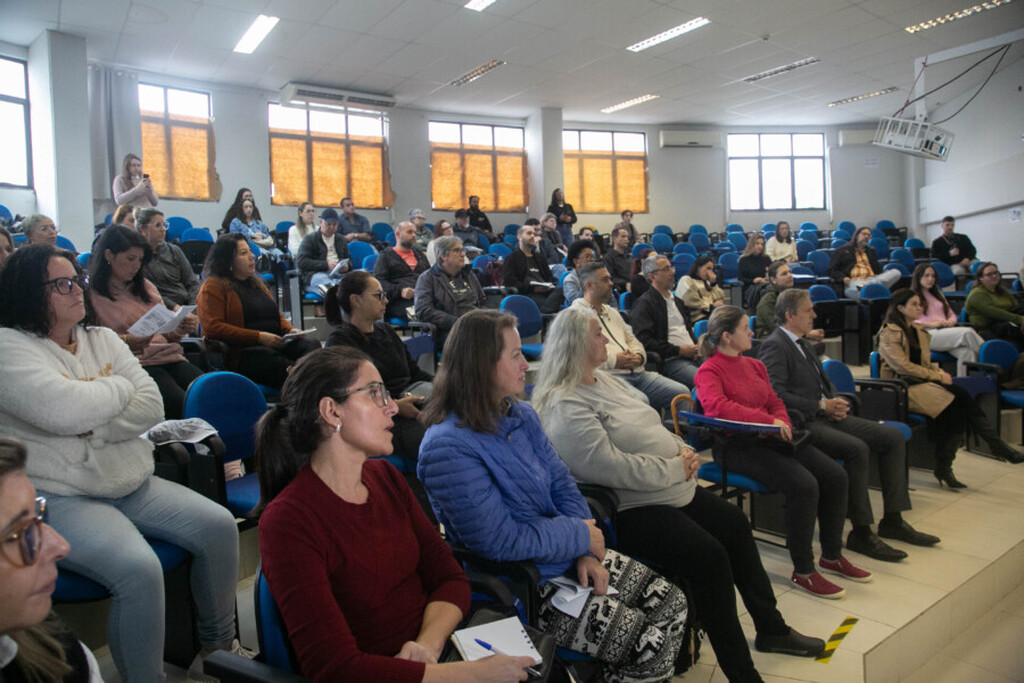 ELEIÇÕES 2026: MESÁRIOS QUE TRABALHARÃO NO PLEITO SÃO TREINADOS PELO TRE-SC