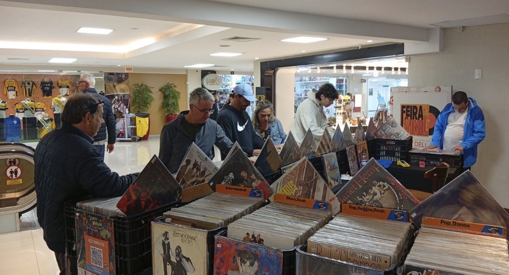 Feira de vinil e de colecionismo movimentam Shopping Della no sábado que antecede o feriado de 7 de setembro