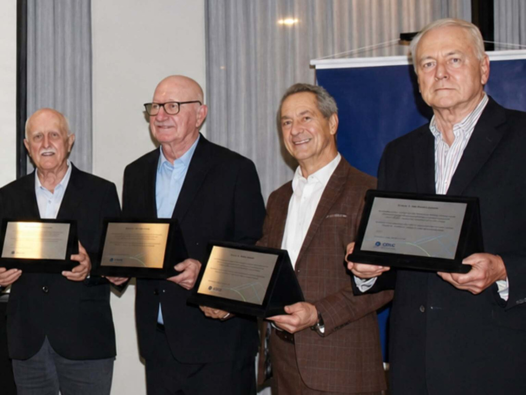 OCESC HOMENAGEIA EX-PRESIDENTES PELOS 55 ANOS DO COOPERATIVISMO CATARINENSE