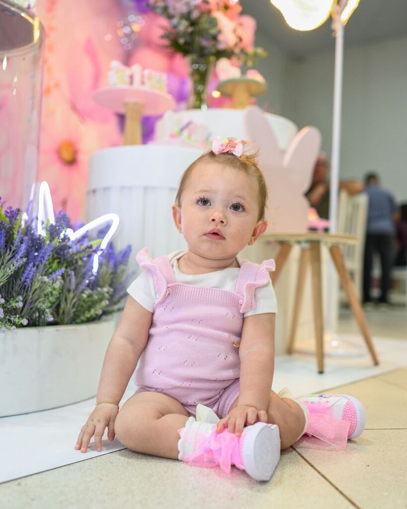 FLORES, DELICADEZA E MUITO AFETO MARCAM O PRIMEIRO ANIVERSÁRIO DE JOAQUINA