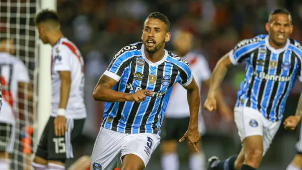 Campeão da Libertadores pelo Grêmio é anunciado por clube de futebol amador de SC