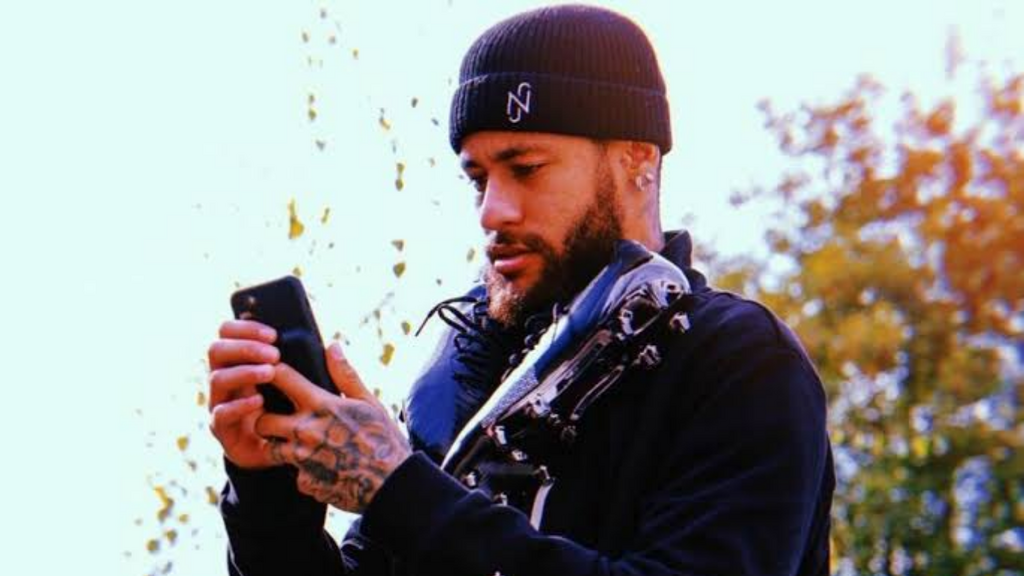 Neymar se explica após curtida em foto de influenciadora do OnlyFans virar polêmica nas redes