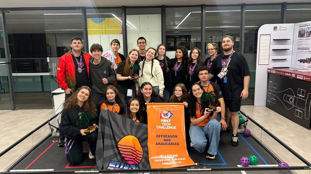 Alunos de Joinville conquistam título e prêmio de inovação em torneio de robótica