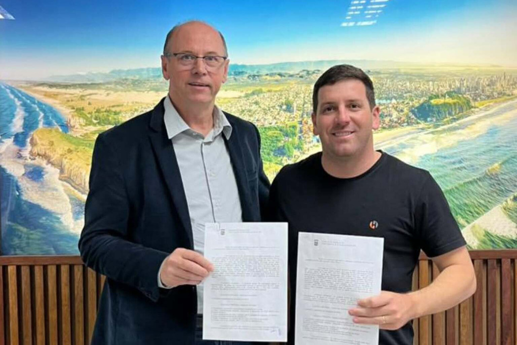 PREFEITURA DE TORRES E COMUNIDADE FIRMAM COOPERAÇÃO PARA PAVIMENTAÇÃO NA PRAIA PARAÍSO