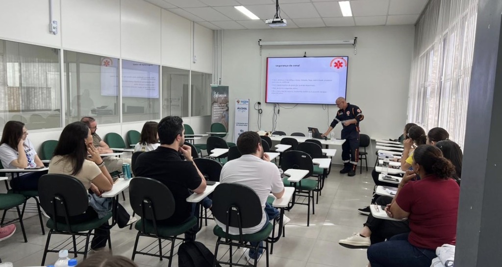 Profissionais da saúde participam de capacitação em primeiros socorros