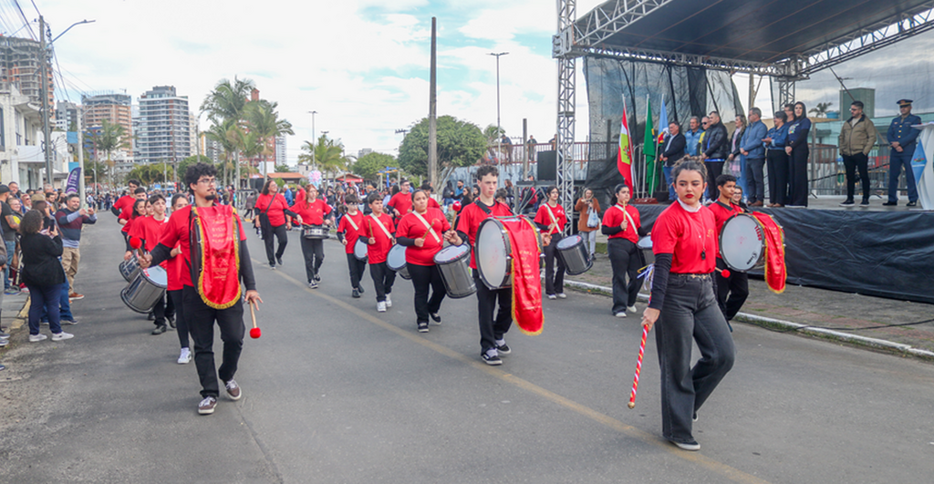 DESFILE DE 07 DE SETEMBRO CELEBRA O DIA DA INDEPENDÊNCIA DO BRASIL