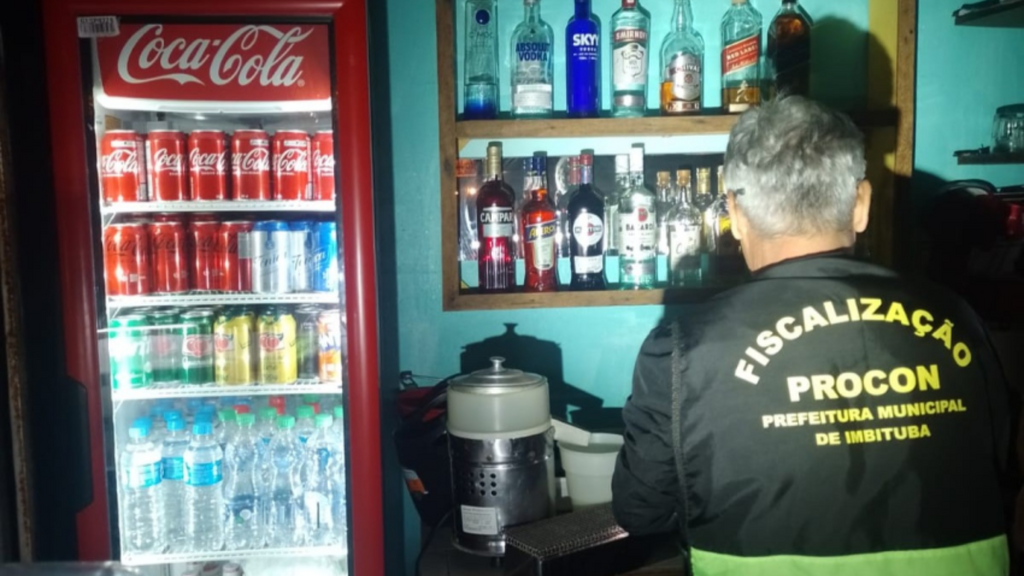 Prefeitura reforça fiscalização na Praia do Rosa, em Imbituba