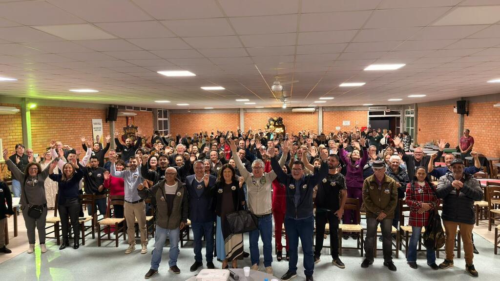 Elizeu Mattos anuncia retirada de candidatura e declara apoio a Raimundo Colombo e Tiago Zilli