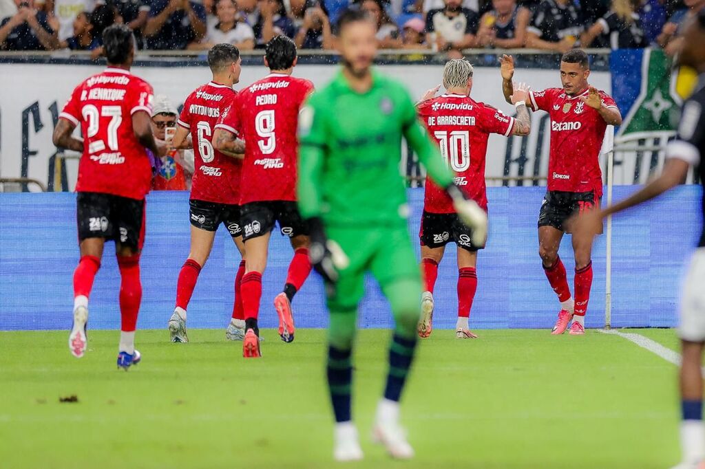 Com grande recepção da Nação e debaixo de muita chuva, Flamengo vence o Remo por 1 a 0