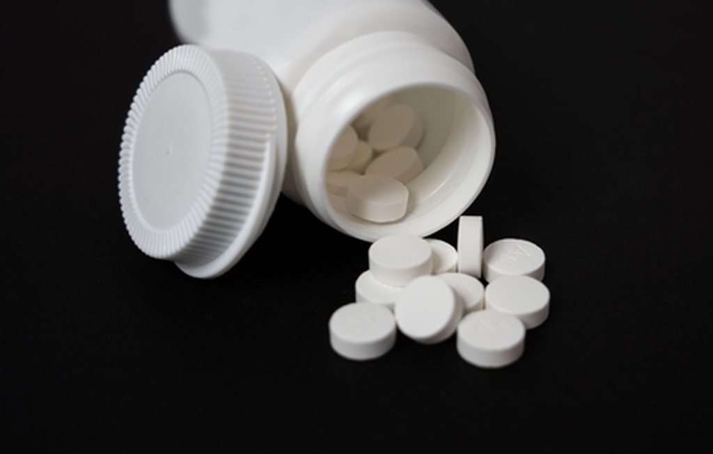 Mistura de medicamentos controlados com energéticos pode causar riscos graves à saúde