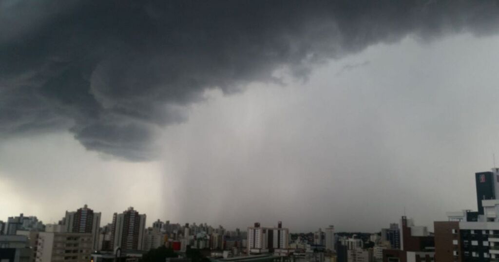 Novo ciclone pode trazer até 200 mm de chuva para Santa Catarina