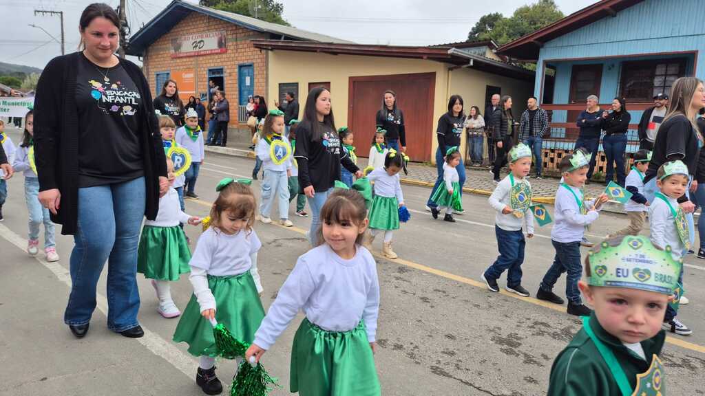 Desfile Cívico celebra a Independência do Brasil e homenageia comunidade escolar de Bocaina do Sul