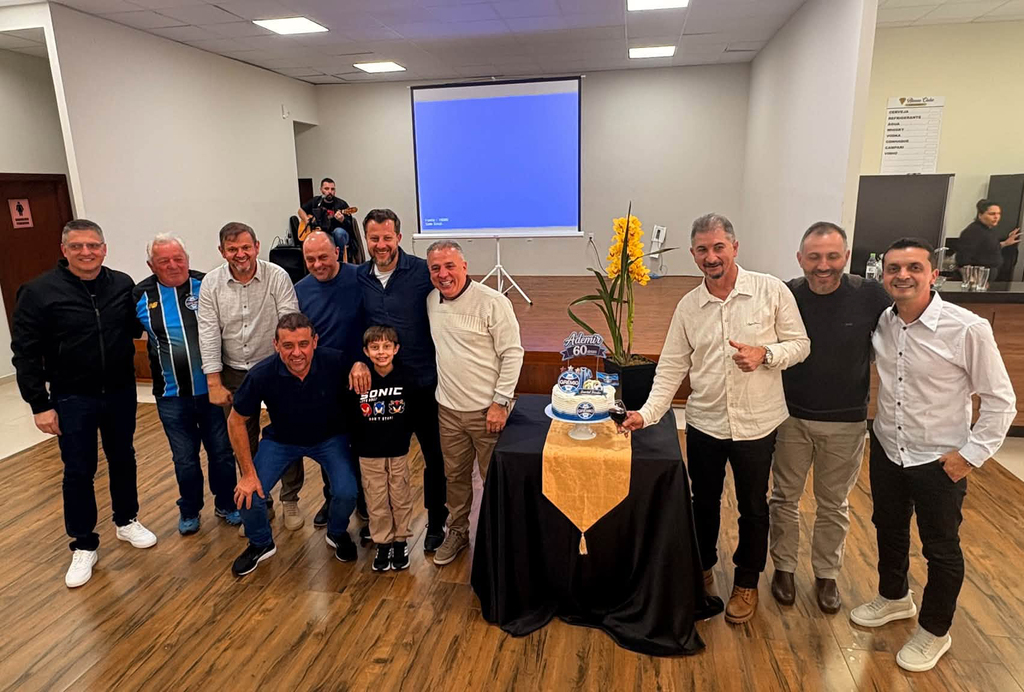 ADEMIR MIOLA COMEMORA 60 ANOS AO LADO DE FAMILIARES E AMIGOS