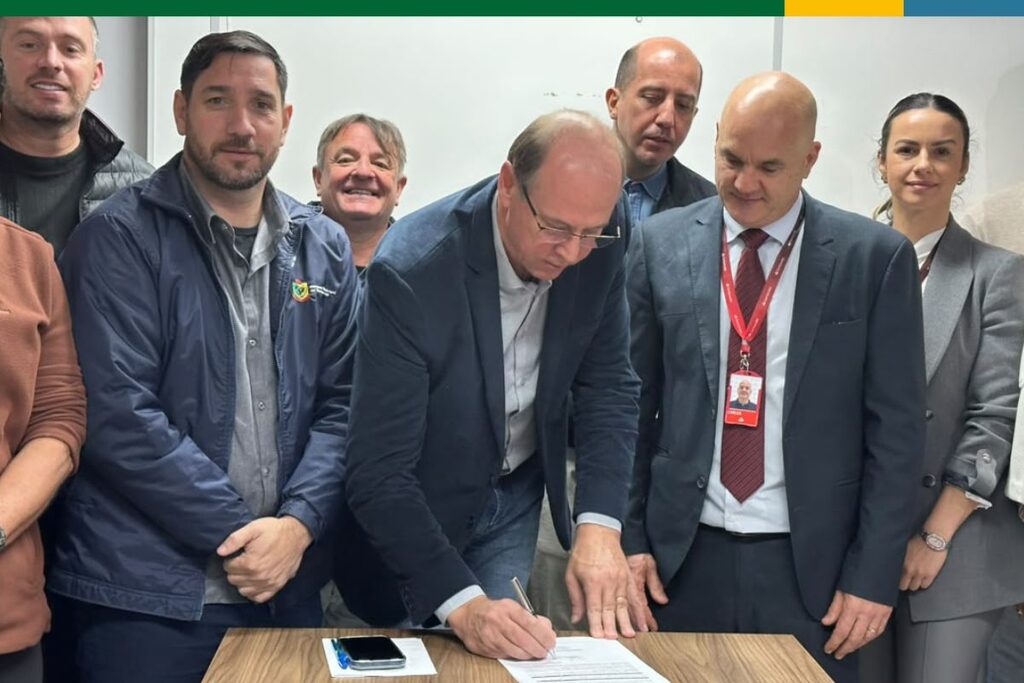 PREFEITURA DE TORRES ASSINA NOVO CONTRATO DA FOLHA DE PAGAMENTO E GARANTE MAIS DE R$ 3,2 MILHÕES PARA A CIDADE