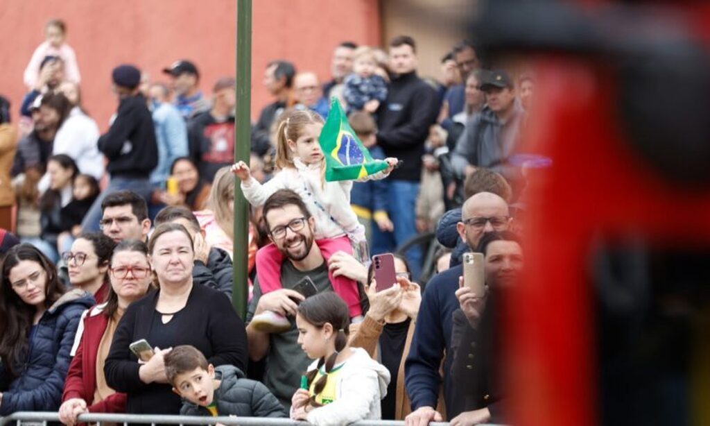 Joinville celebra Independência do Brasil com desfile que reuniu 15 mil pessoas