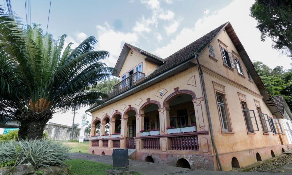 De camas a bíblias em alemão: Casa Krüger revela memórias de antigas gerações de Joinville