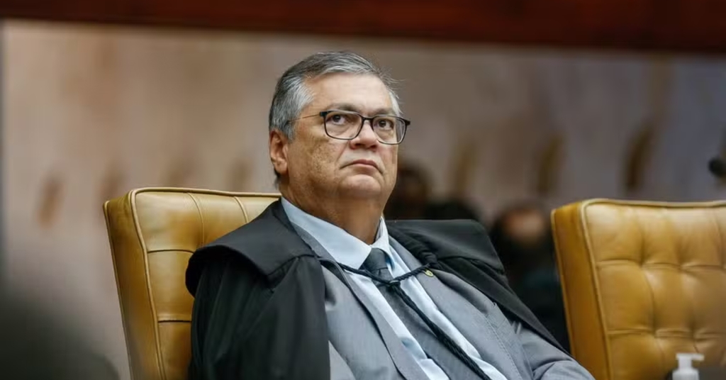 Dino derruba sigilo sobre filme 
