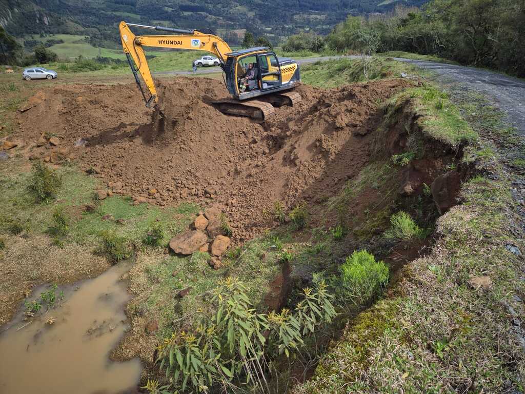 Secretaria de Obras intensifica manutenção em estradas e conclui drenagem no Centro de Bocaina do Sul