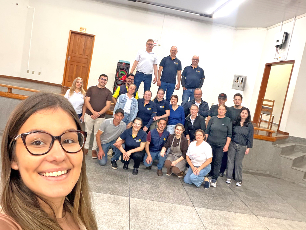 ROTARY CLUBE DE CAPINZAL E OURO REALIZA TRADICIONAL GALETADA E HOMENAGEIA EMPRESA CIDADÃ