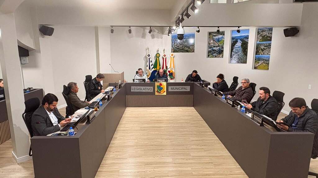 VEREADORES APRESENTAM DEMANDAS E COBRAM SOLUÇÕES NA 31ª SESSÃO ORDINÁRIA