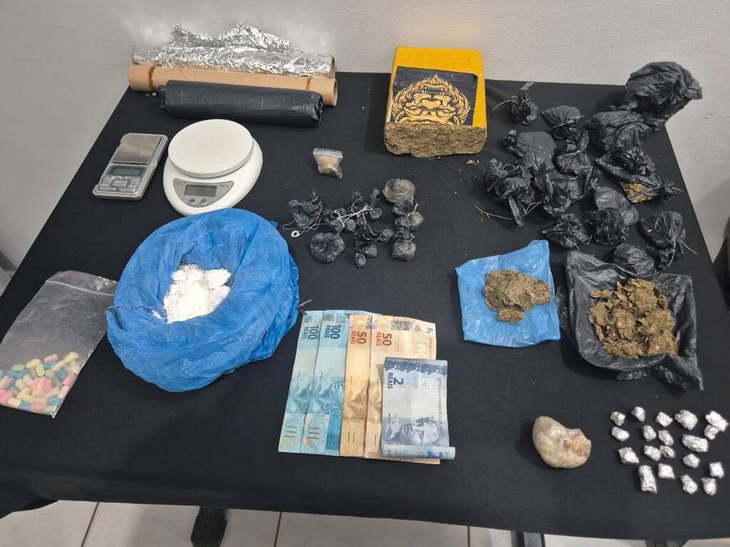 PM apreende entorpecentes em abordagens realizadas no município