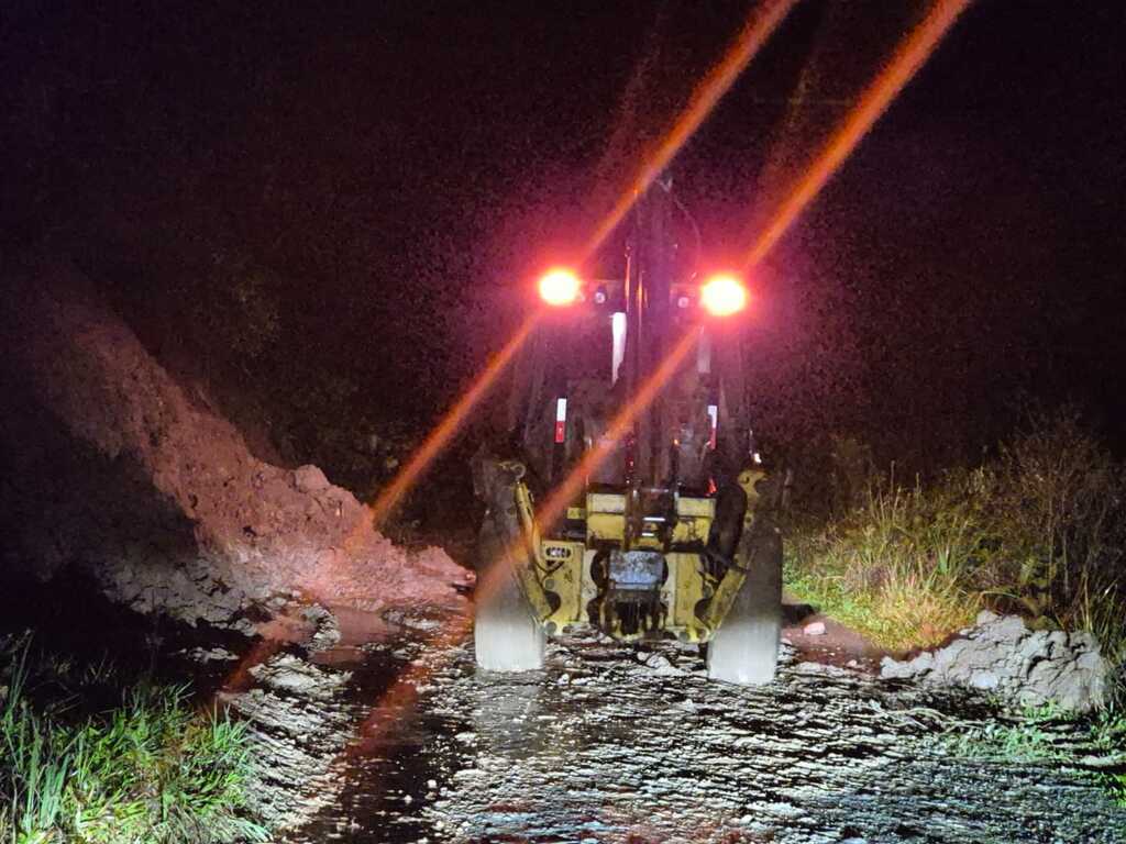 Secretaria de Obras intensifica manutenção em estradas e conclui drenagem no Centro de Bocaina do Sul