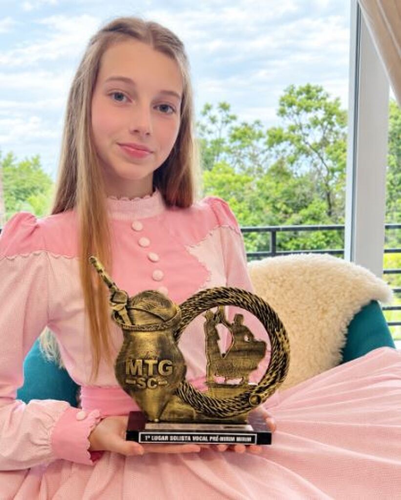 Do berço tradicionalista aos palcos de Santa Catarina, Bianca Wentz Trennepohl conquista título estadual no FECART XXVI