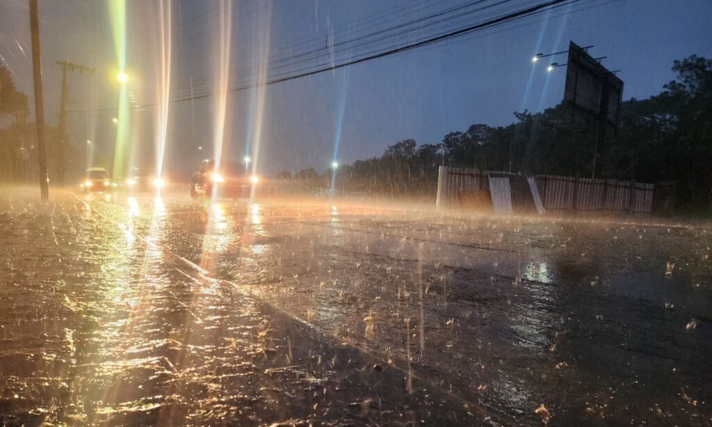 Joinville tem previsão de chuva intensa e temporais neste fim de semana
