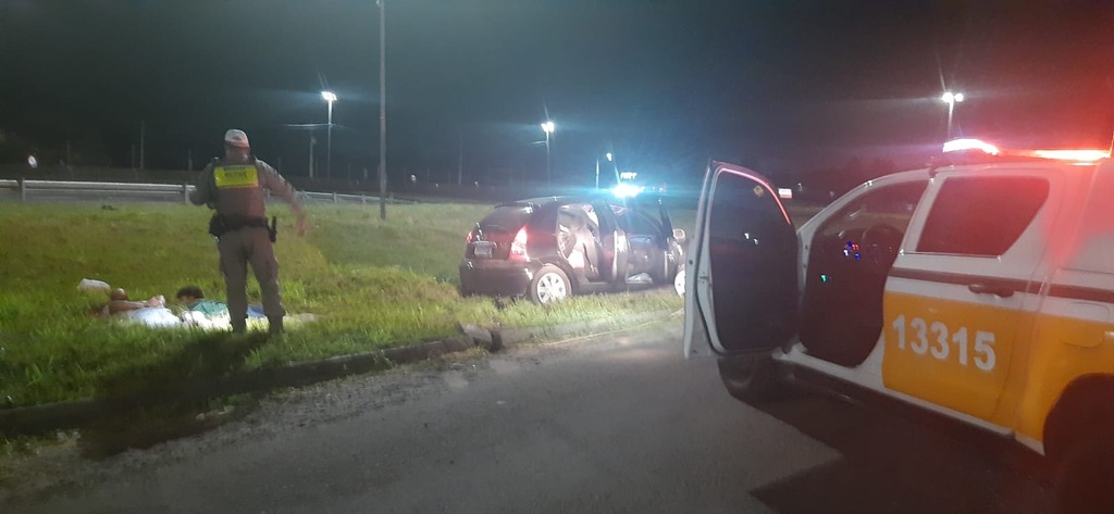 FUGA EM ALTA VELOCIDADE TERMINA EM APREENSÃO DE DROGAS EM TORRES