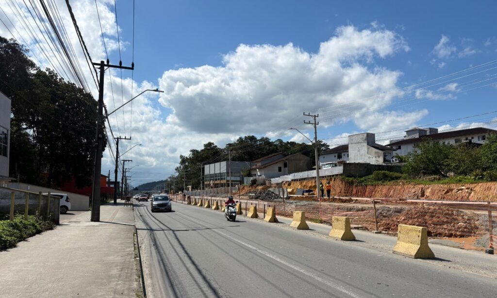 Joinville libera faixa da Santos Dumont e muda circulação de pedestres; veja o novo trajeto