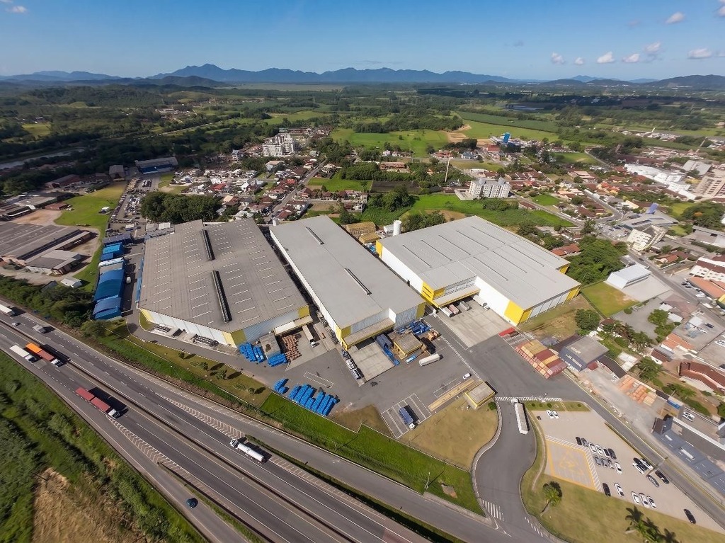 Empresa abre 300 vagas efetivas para áreas de Manufatura e Logística em Joinville