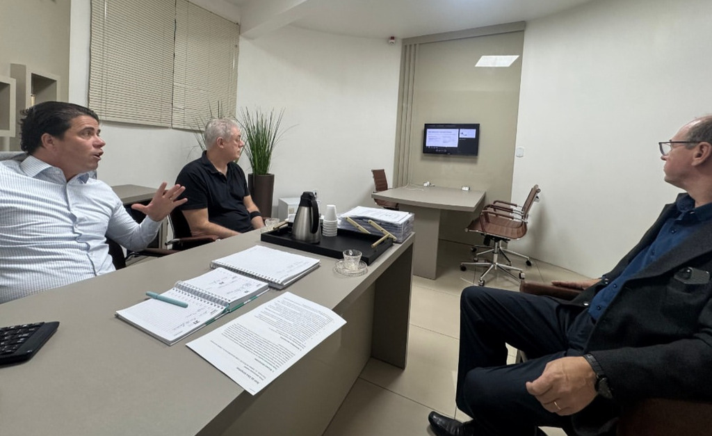 UNIÃO PELA SAÚDE: PREFEITO DELCI DIMER REALIZA VISITA TÉCNICA E INTERCÂMBIO DE EXPERIÊNCIAS EM HOSPITAL DE PRAIA GRANDE