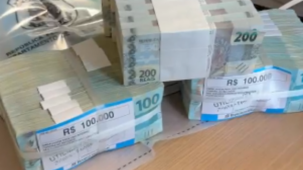 PF apreende R$ 500 mil em espécie com candidato em Florianópolis