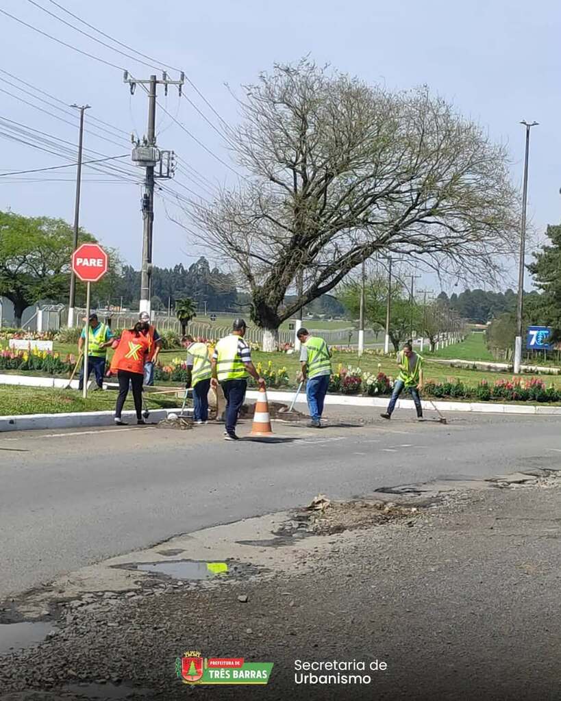 Três Barras: Equipe da Secretaria Municipal de Urbanismo e Limpeza Pública não para