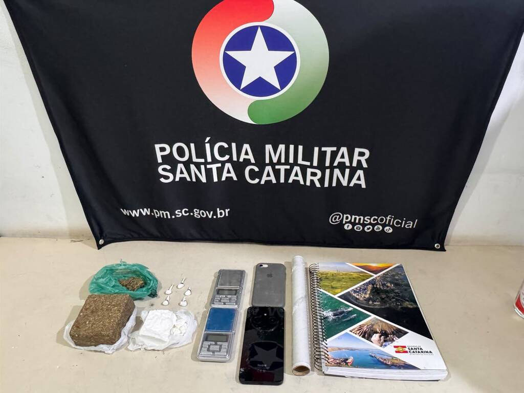 HOMEM É PRESO POR TRÁFICO DE DROGAS PRÓXIMO A ESCOLA EM PASSO DE TORRES